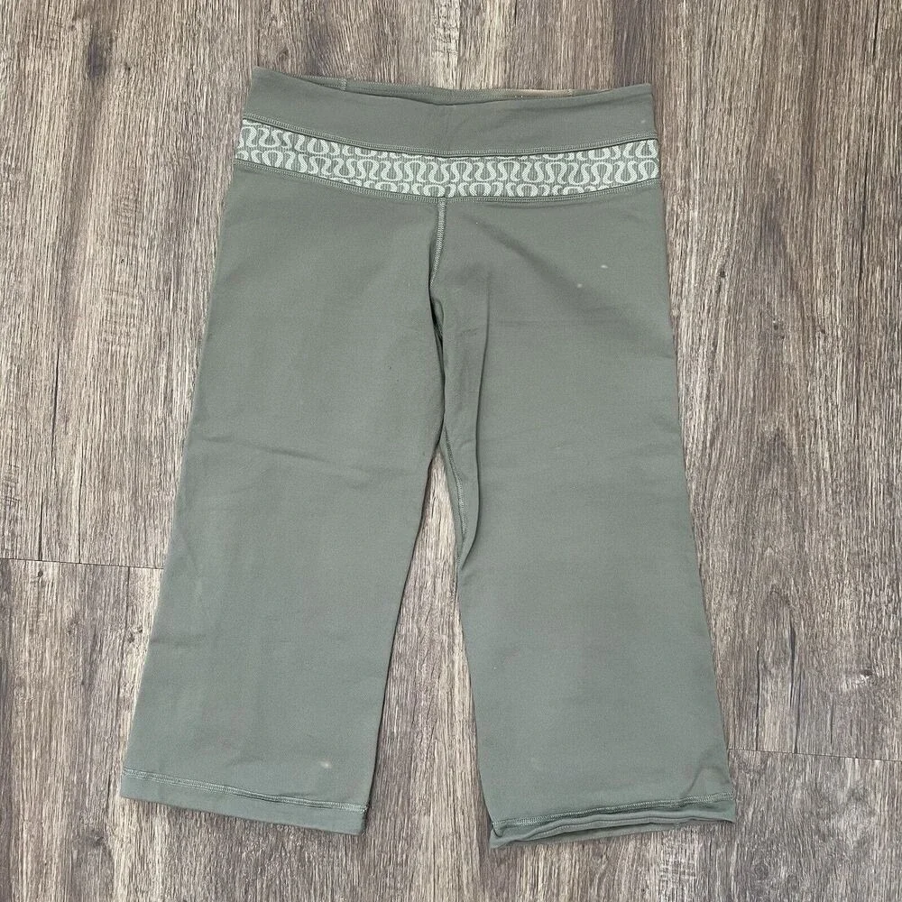 Lululemon Size 6 Manifesto Groove Crop Pants‎ Women's Wide Leg Logo Print Detail